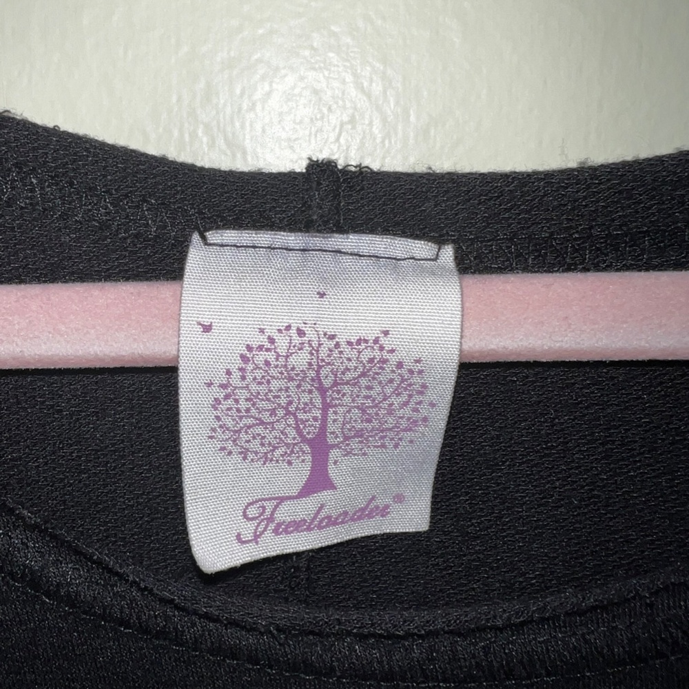 Comfy High-Lo Top - Picture 4 of 7